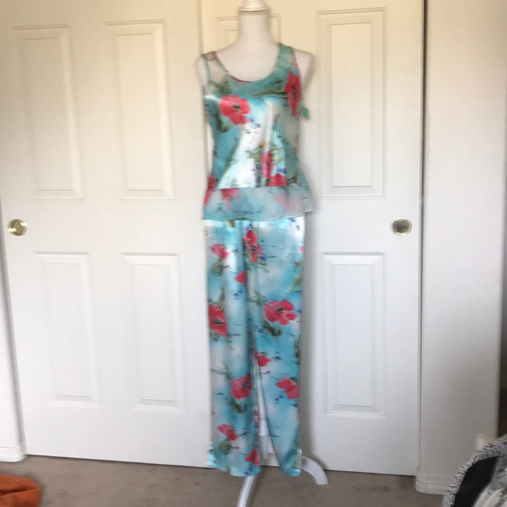 Prime Luxury lounge set so medium pant/ top